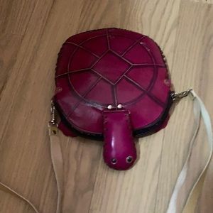 Cut turtle bag